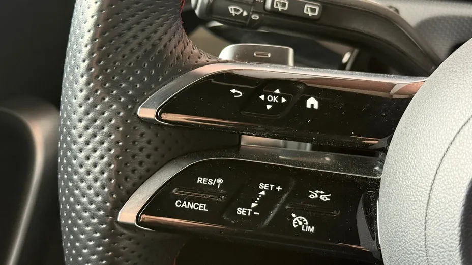 MERCEDES-BENZ A Klasa A 200 AMG Line 7G-DCT