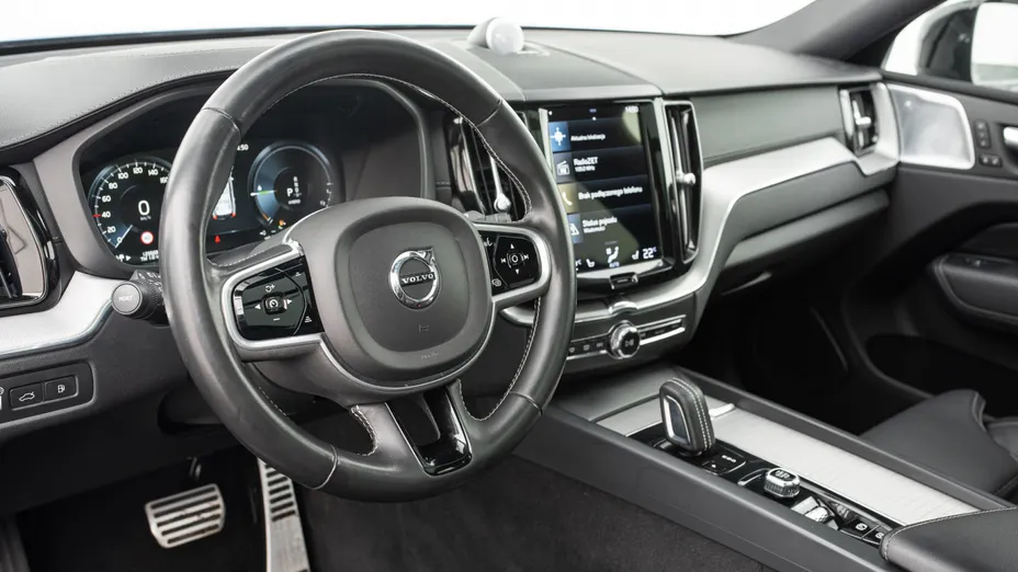 VOLVO XC60 XC60 T8 AWD Plug-In Hybrid R-Design aut