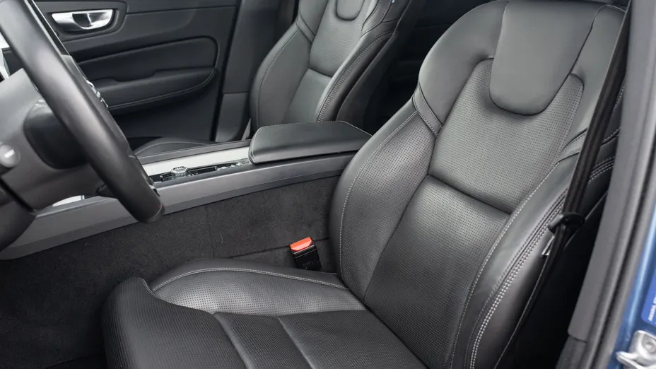 VOLVO XC60 XC60 T8 AWD Plug-In Hybrid R-Design aut