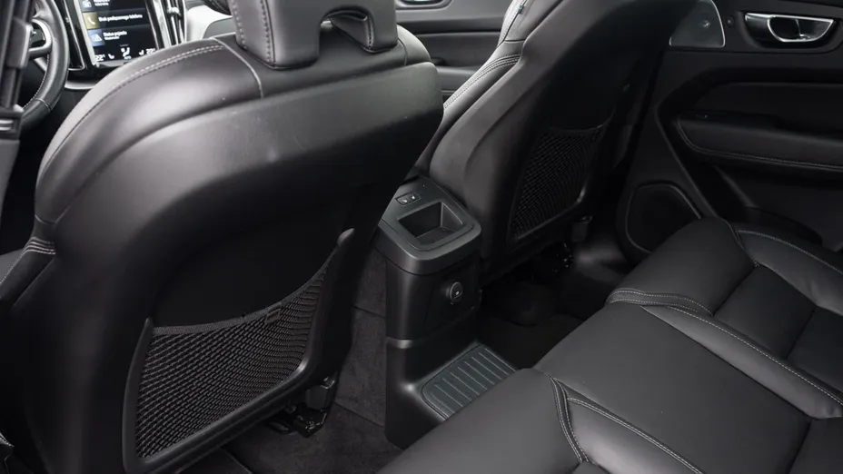 VOLVO XC60 XC60 T8 AWD Plug-In Hybrid R-Design aut