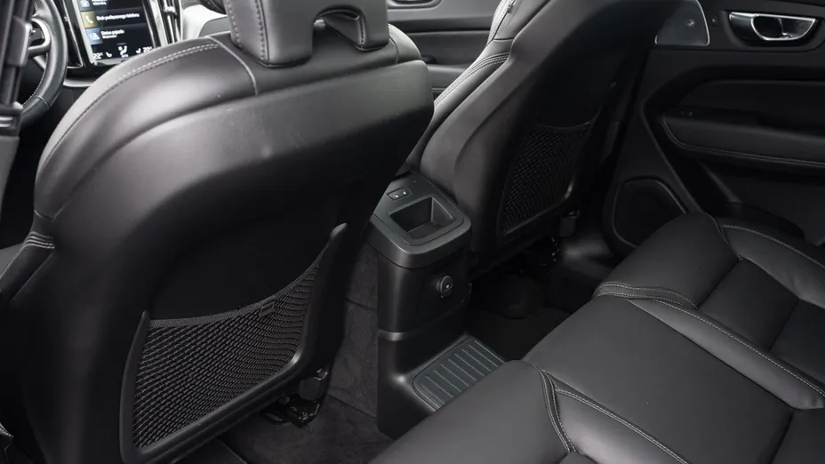 VOLVO XC60 XC60 T8 AWD Plug-In Hybrid R-Design aut