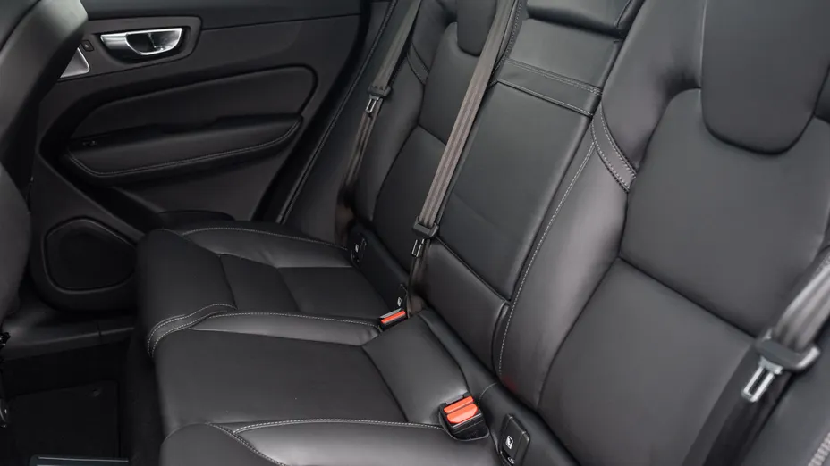 VOLVO XC60 XC60 T8 AWD Plug-In Hybrid R-Design aut