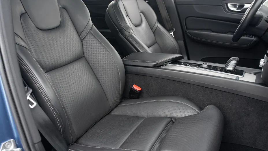 VOLVO XC60 XC60 T8 AWD Plug-In Hybrid R-Design aut