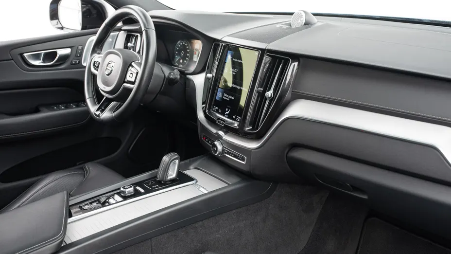 VOLVO XC60 XC60 T8 AWD Plug-In Hybrid R-Design aut