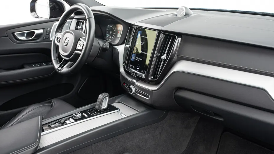 VOLVO XC60 XC60 T8 AWD Plug-In Hybrid R-Design aut