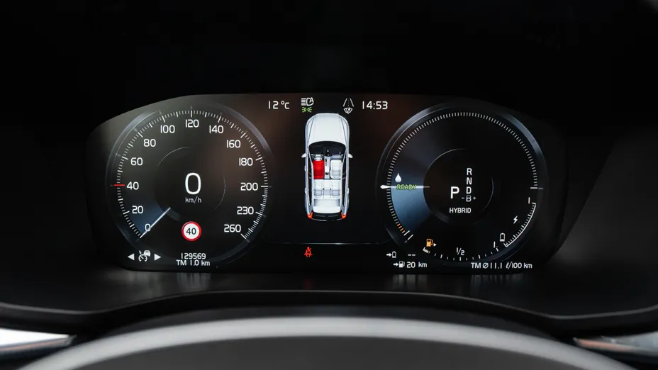 VOLVO XC60 XC60 T8 AWD Plug-In Hybrid R-Design aut