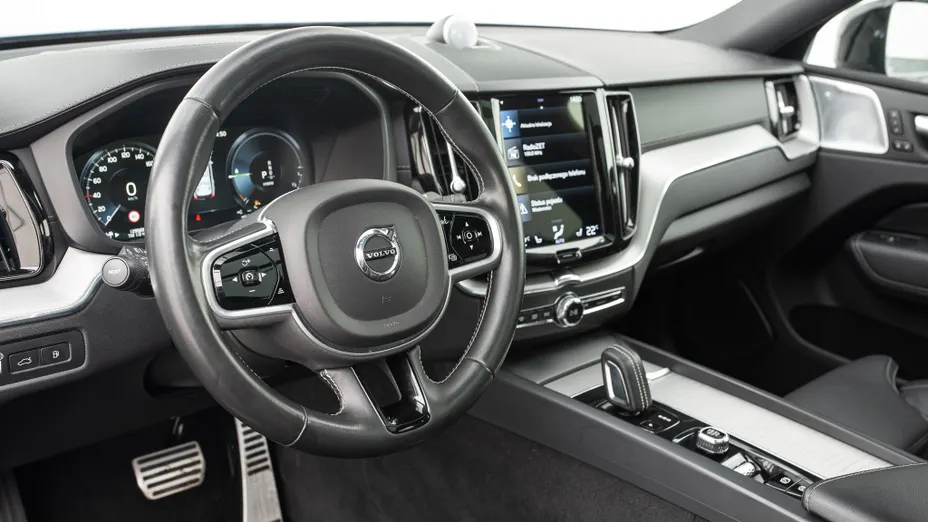 VOLVO XC60 XC60 T8 AWD Plug-In Hybrid R-Design aut