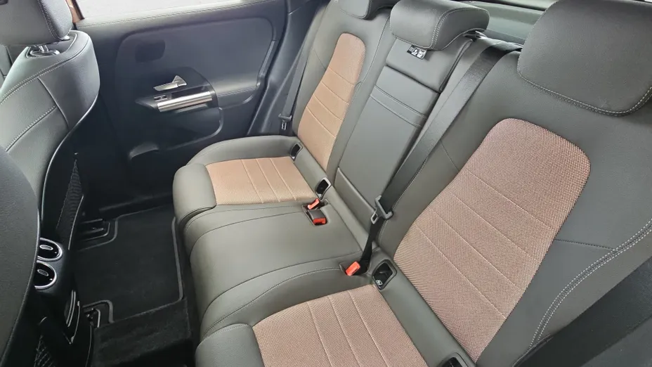 MERCEDES-BENZ EQA EQA 350 66.5kWh 4-Matic Electric Art