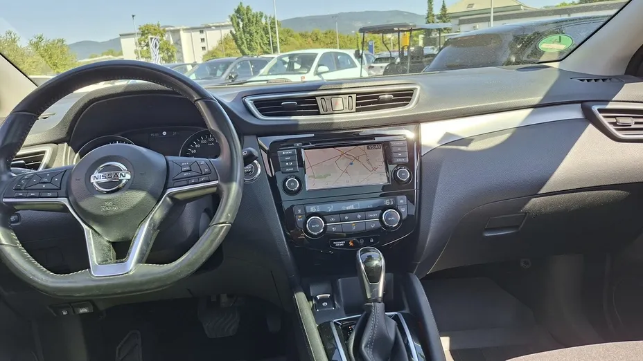 NISSAN Qashqai -