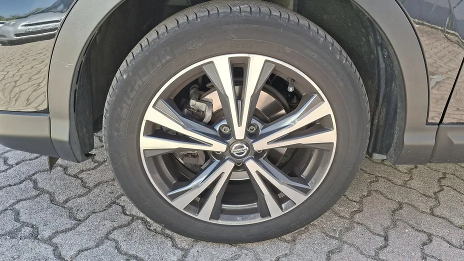 NISSAN Qashqai -