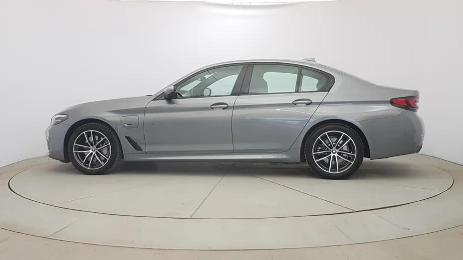 BMW Seria 5 530e xDrive M Sport sport-aut