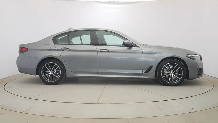 BMW Seria 5 530e xDrive M Sport sport-aut