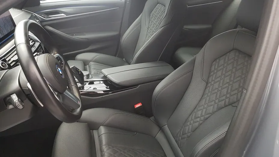 BMW Seria 5 530e xDrive M Sport sport-aut