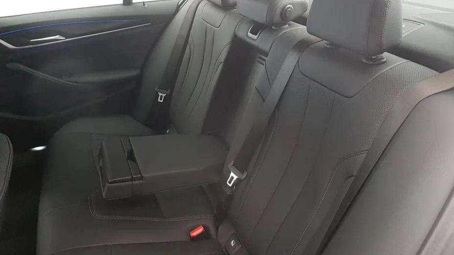 BMW Seria 5 530e xDrive M Sport sport-aut