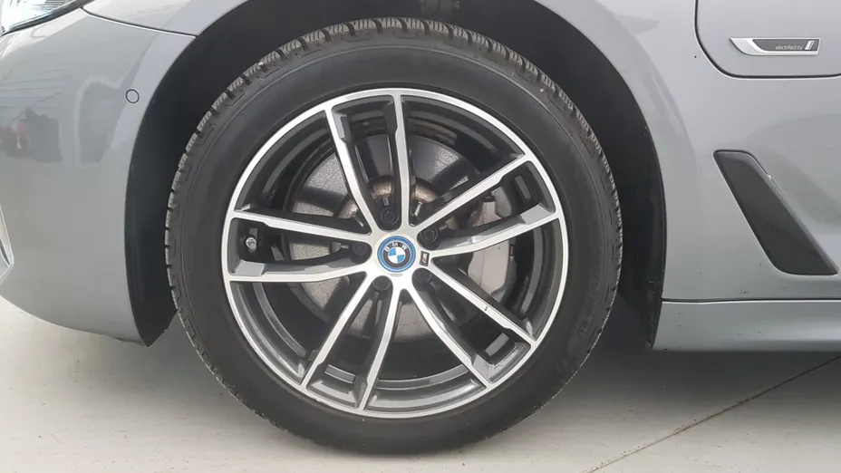 BMW Seria 5 530e xDrive M Sport sport-aut