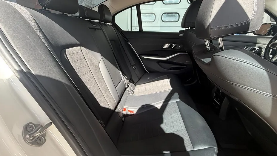 BMW Seria 3 318d Sport Line aut