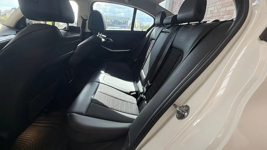 BMW Seria 3 318d Sport Line aut