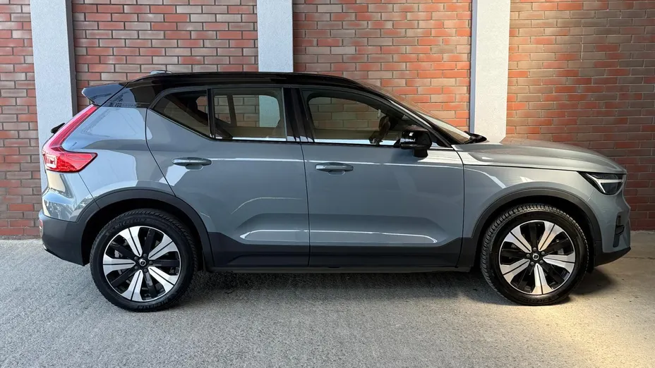 VOLVO XC40 XC40 73kWh P6 Recharge Plus aut