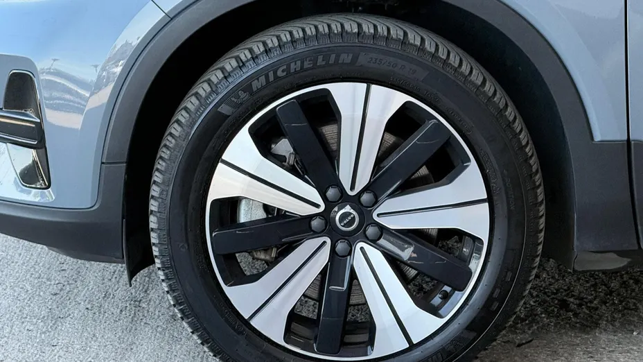 VOLVO XC40 XC40 73kWh P6 Recharge Plus aut