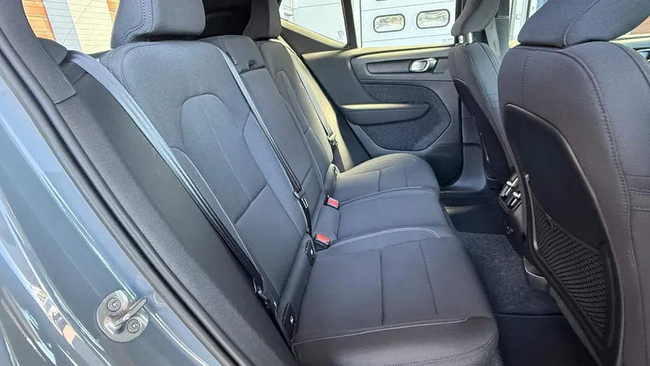 VOLVO XC40 XC40 73kWh P6 Recharge Plus aut