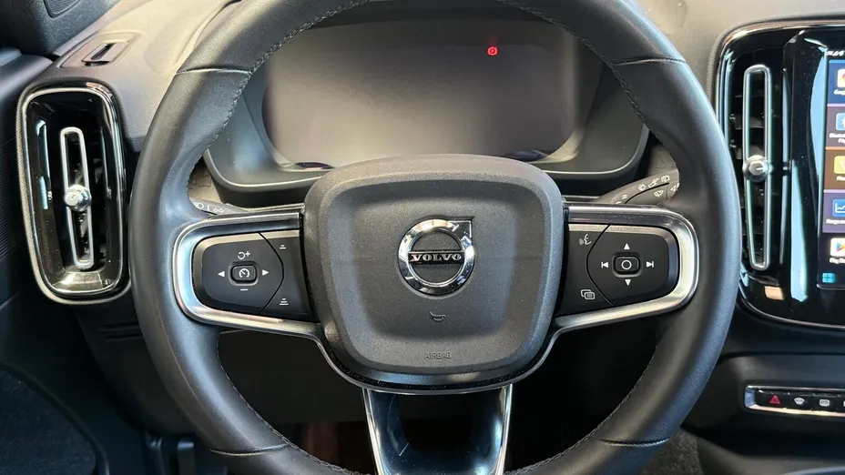 VOLVO XC40 XC40 73kWh P6 Recharge Plus aut