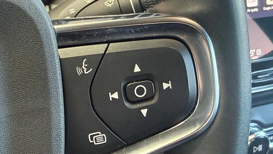 VOLVO XC40 XC40 73kWh P6 Recharge Plus aut