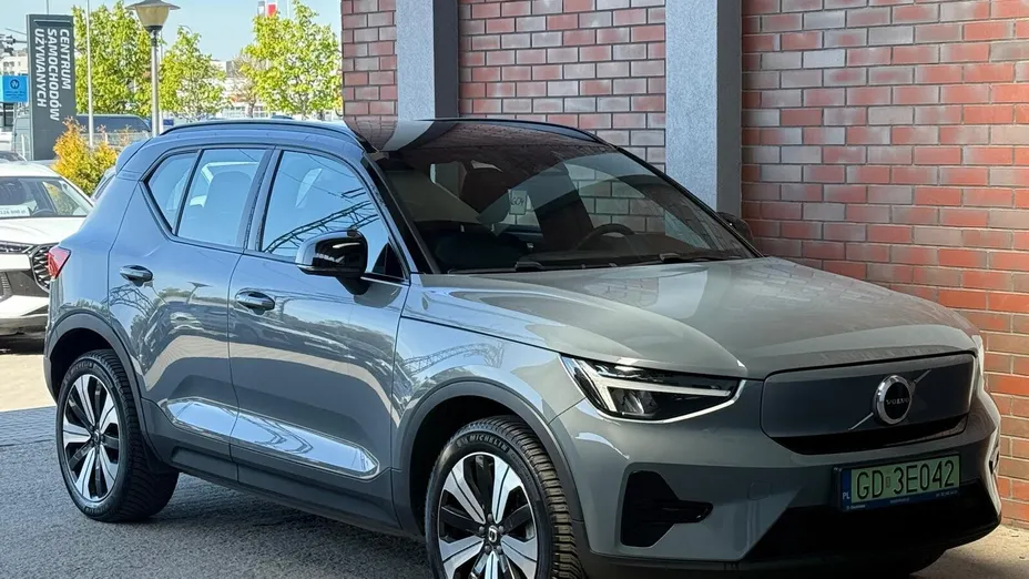 VOLVO XC40 XC40 73kWh P6 Recharge Plus aut