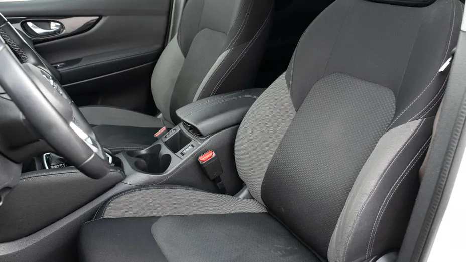 NISSAN Qashqai Qashqai 1.3 DIG-T N-Connecta DCT