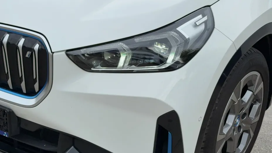 BMW iX1 iX1 xDrive30 66.5kWh xLine
