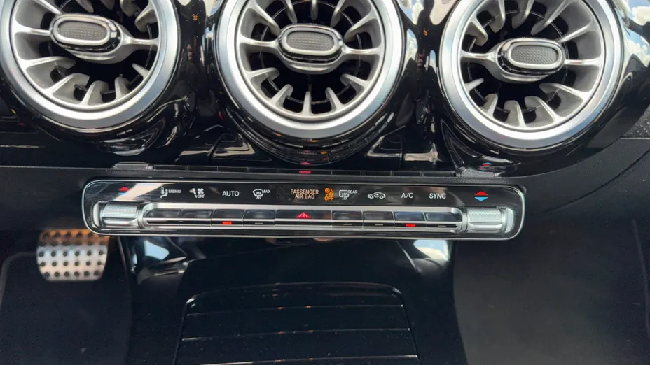 MERCEDES-BENZ CLA CLA 200 AMG Line 7G-DCT