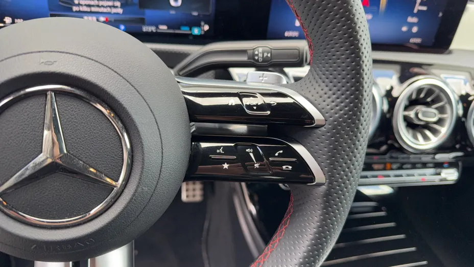 MERCEDES-BENZ CLA CLA 200 AMG Line 7G-DCT