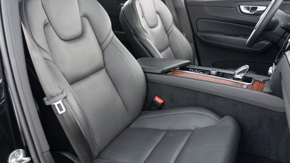 VOLVO XC60 XC60 T8 Plug-In Hybrid AWD Ultimate Dark aut