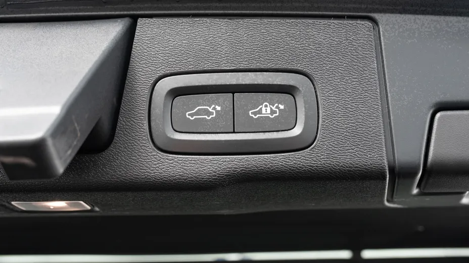 VOLVO XC60 XC60 T8 Plug-In Hybrid AWD Ultimate Dark aut
