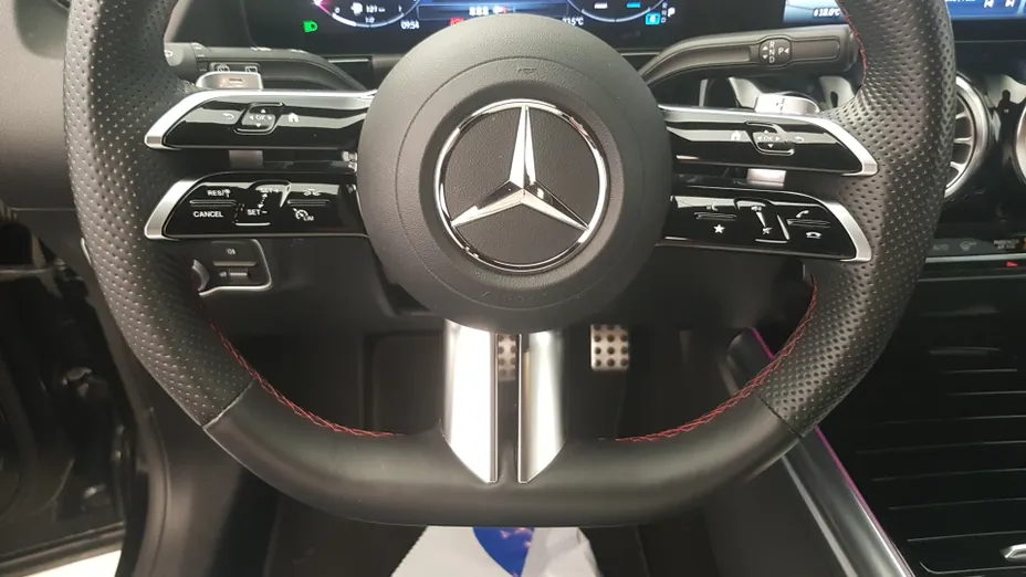 MERCEDES-BENZ GLA GLA 200 AMG Line