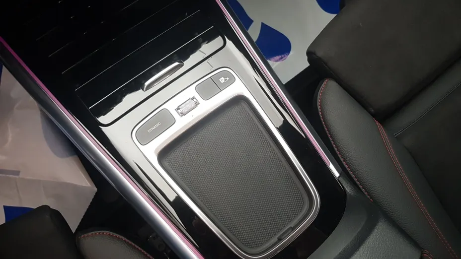 MERCEDES-BENZ GLA GLA 200 AMG Line