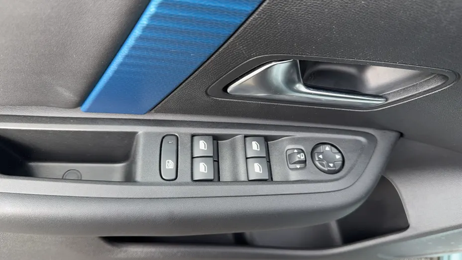 CITROEN C4 e-C4 EV136 50kWh Shine