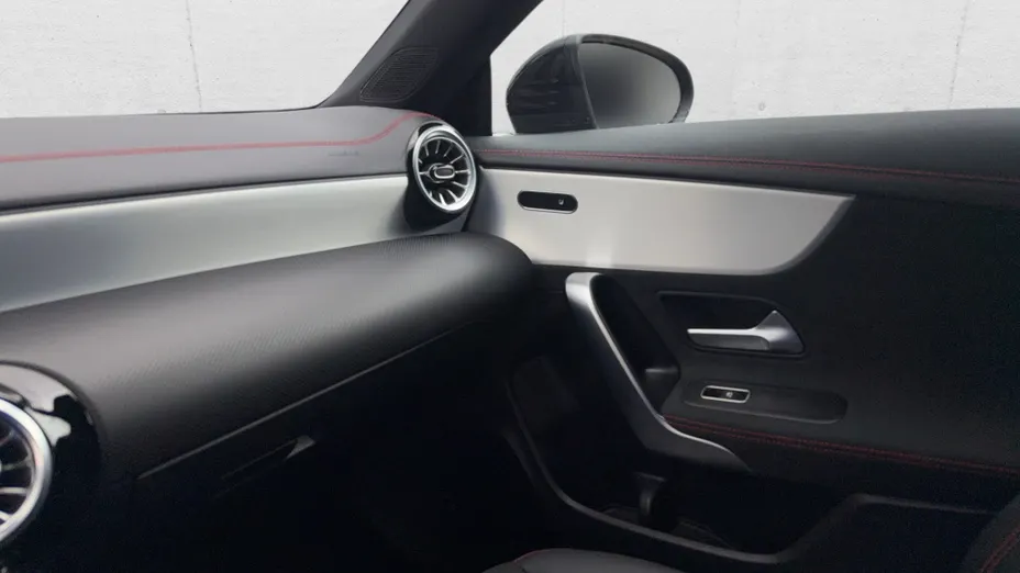 MERCEDES-BENZ CLA CLA 200 AMG Line 7G-DCT