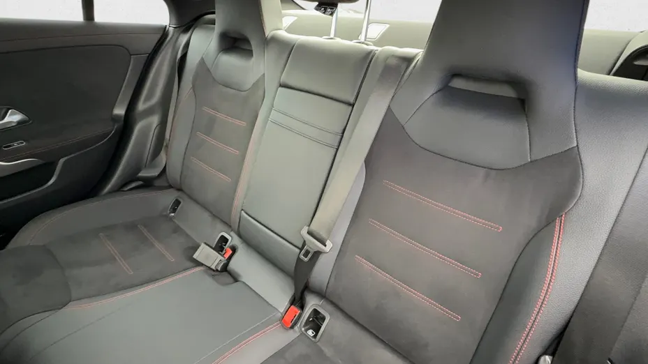 MERCEDES-BENZ CLA CLA 200 AMG Line 7G-DCT