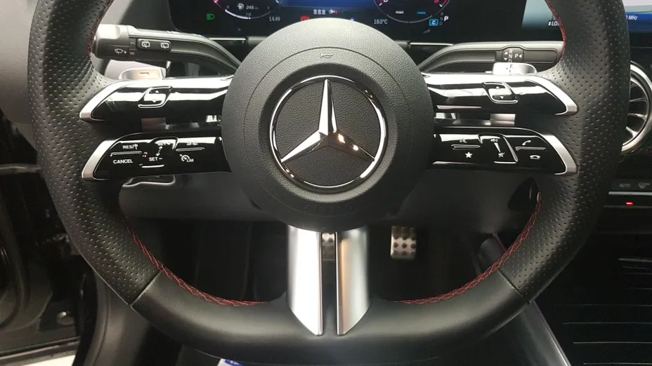 MERCEDES-BENZ GLA GLA 200 AMG Line