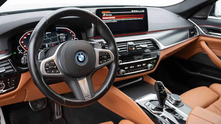 BMW Seria 5 530e xDrive M Sport sport-aut