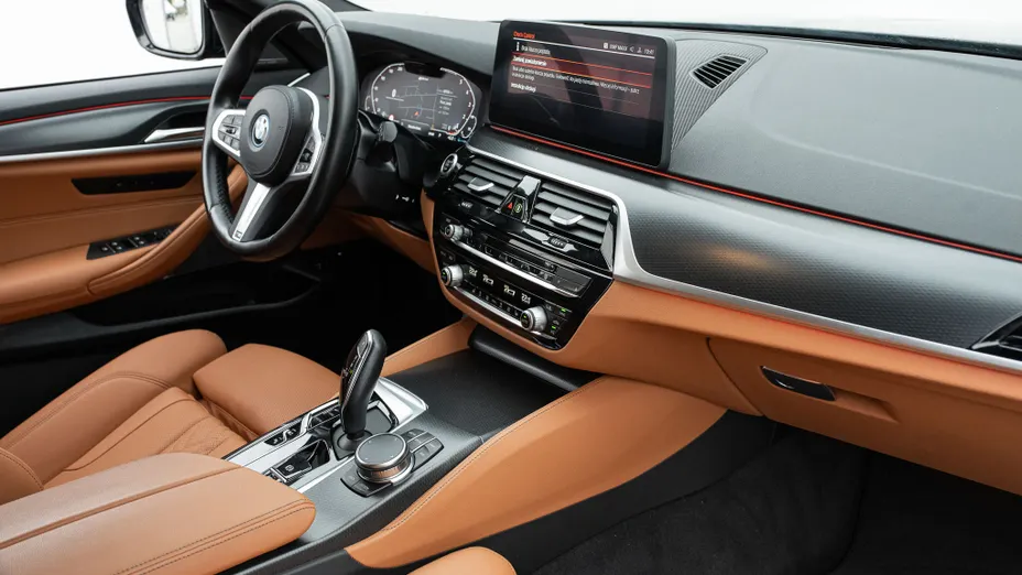 BMW Seria 5 530e xDrive M Sport sport-aut