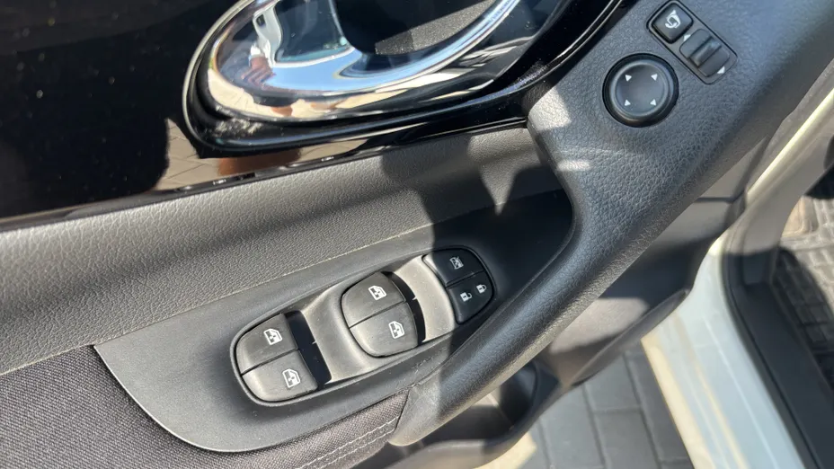 NISSAN Qashqai Qashqai 1.3 DIG-T N-Connecta DCT
