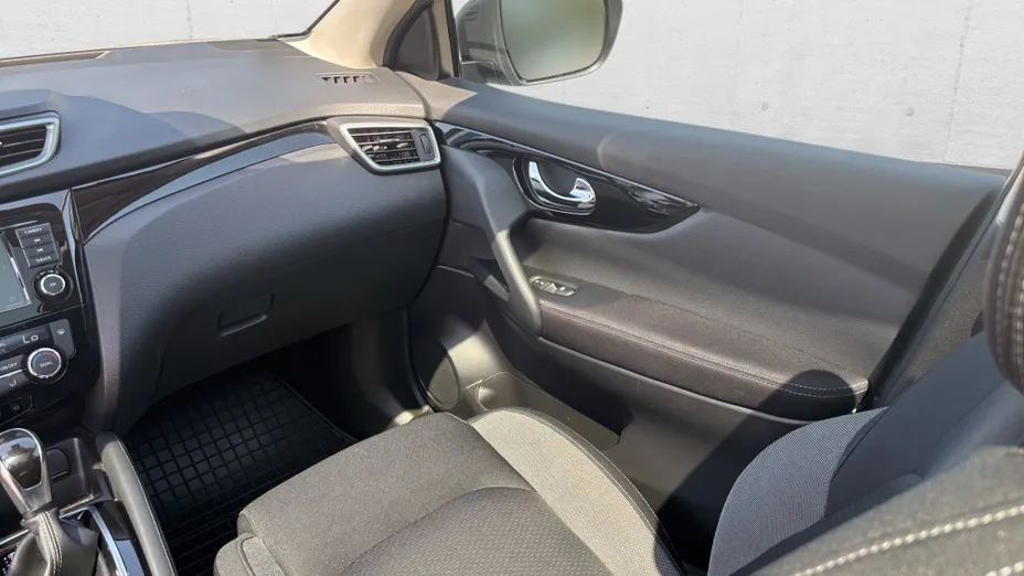 NISSAN Qashqai Qashqai 1.3 DIG-T N-Connecta DCT