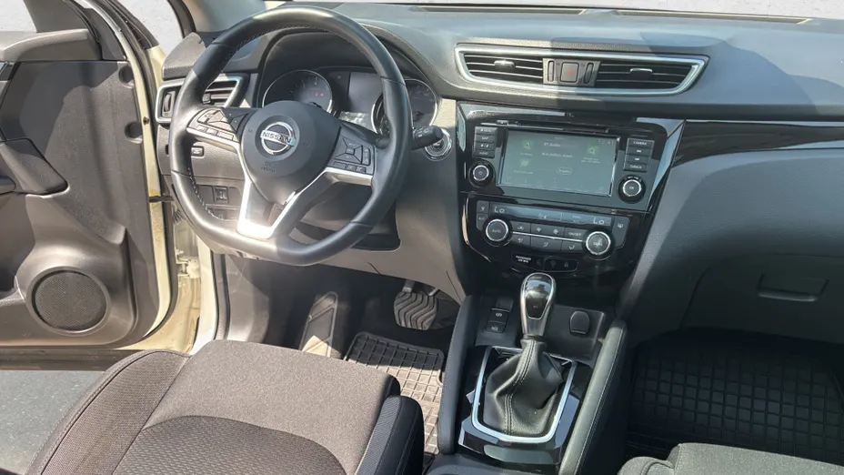 NISSAN Qashqai Qashqai 1.3 DIG-T N-Connecta DCT