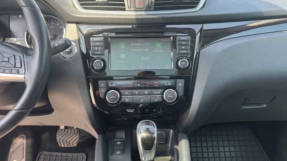 NISSAN Qashqai Qashqai 1.3 DIG-T N-Connecta DCT