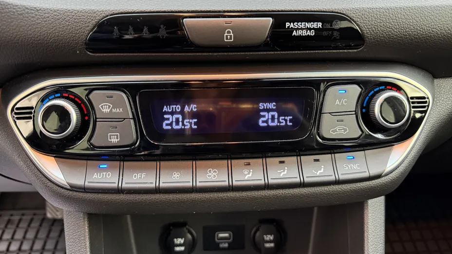 HYUNDAI i30 i30 1.5 T-GDI 48V Smart