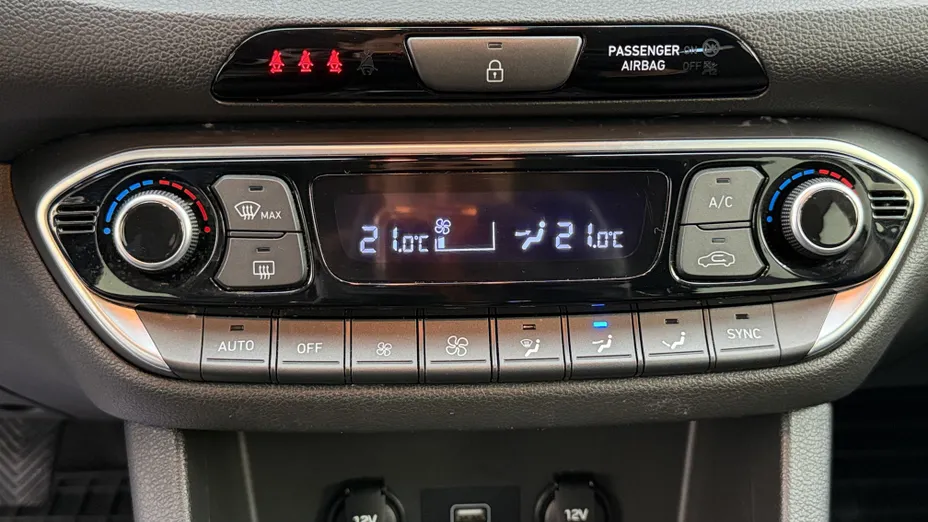 HYUNDAI i30 i30 1.5 T-GDI 48V Smart