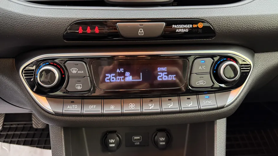 HYUNDAI i30 i30 1.5 T-GDI 48V Smart