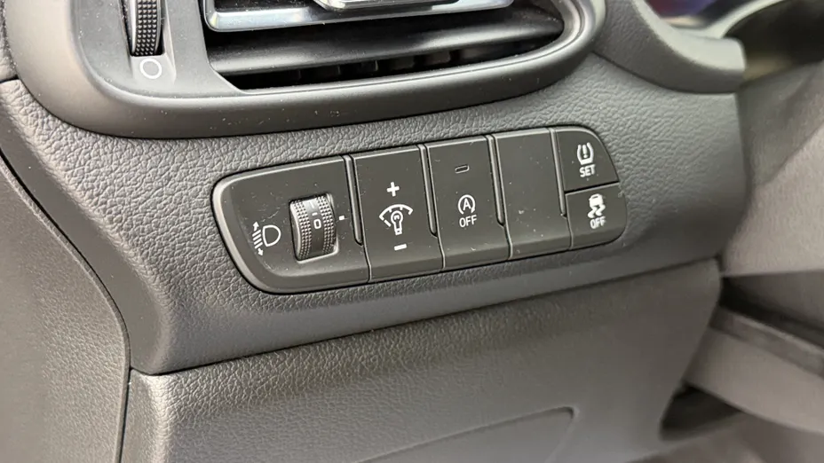 HYUNDAI i30 i30 1.5 T-GDI 48V Smart