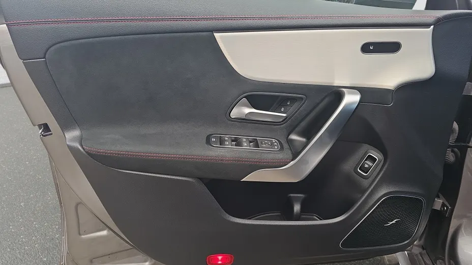MERCEDES-BENZ CLA CLA 200 d AMG Line 8G-DCT